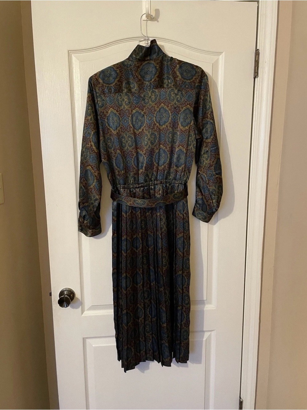 Vintage Talbots Paisley Satin Finish Pleated Midi Dress Belted Blue Petite 10 - Picture 7 of 11